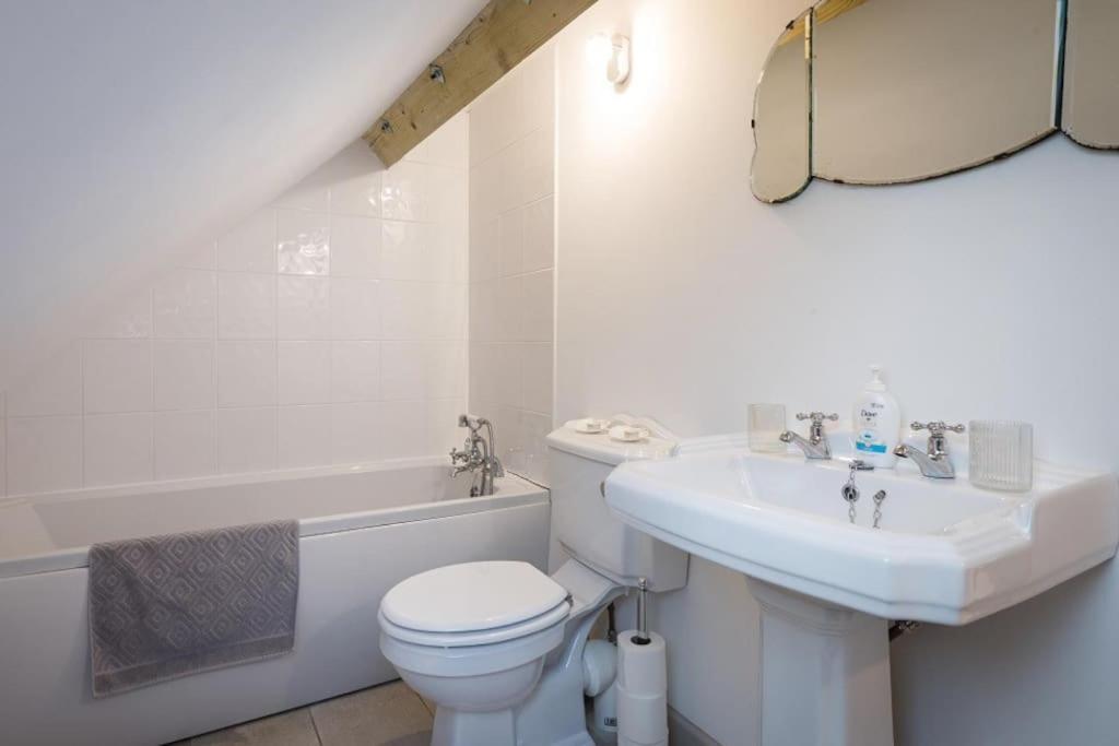 Stylish Cottage In The Pewsey Vale Марлборо Экстерьер фото