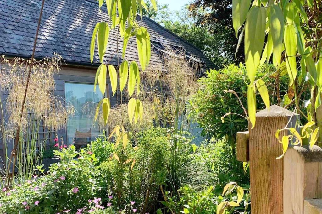 Stylish Cottage In The Pewsey Vale Марлборо Экстерьер фото